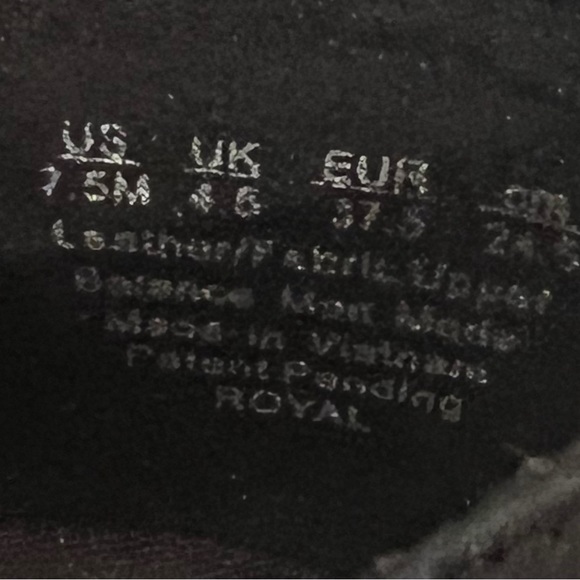 Naturalizer leather low heel,  side zip stretch bootie. 7.5 - Picture 6 of 7